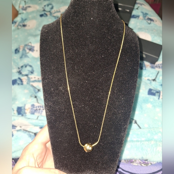 Jewelry - Elegant Gold Necklace with Bead Accent